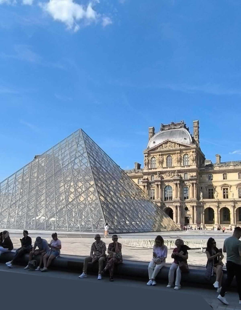 louvre pyramid arrondissement 1