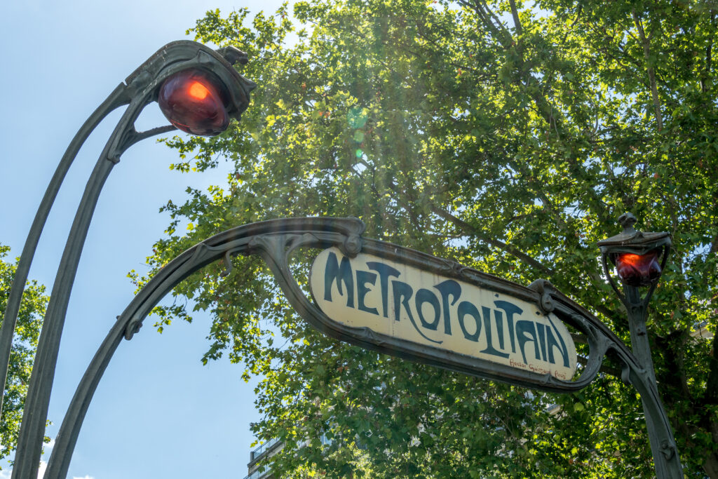 paris metropolitain sign