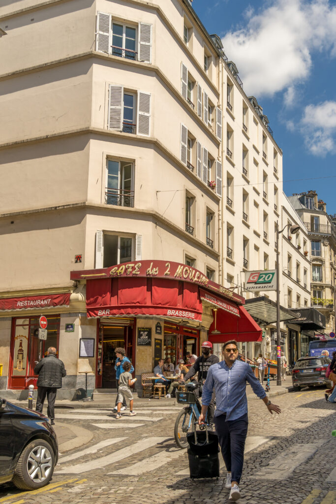 cafe des deux moulins rue lepic