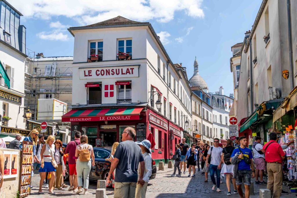 montmartre le consulat paris