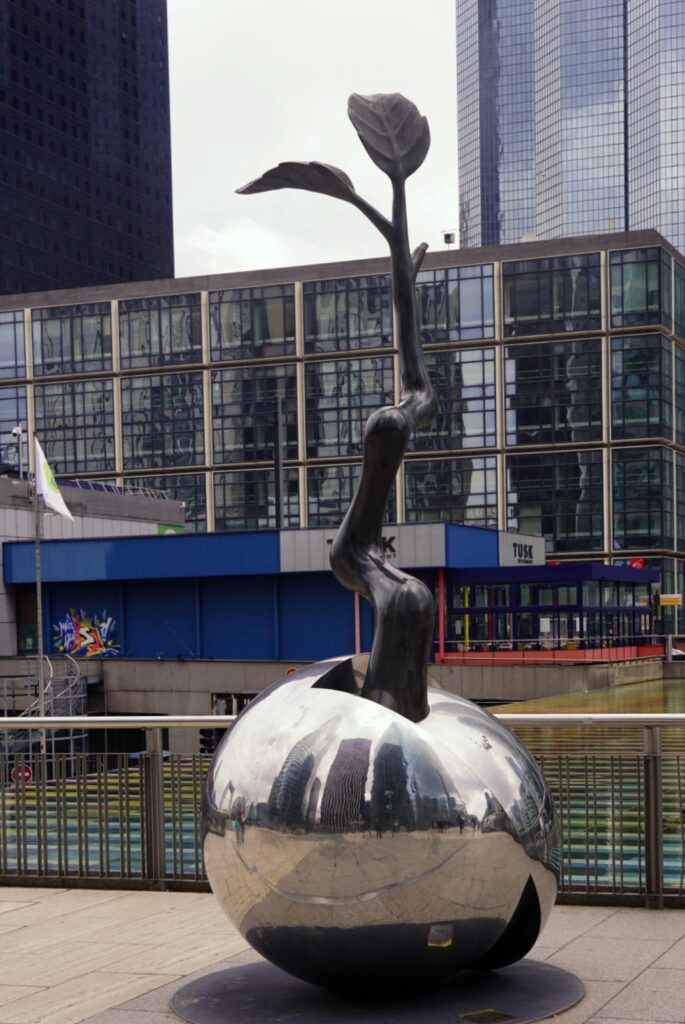 paris monuments point growth