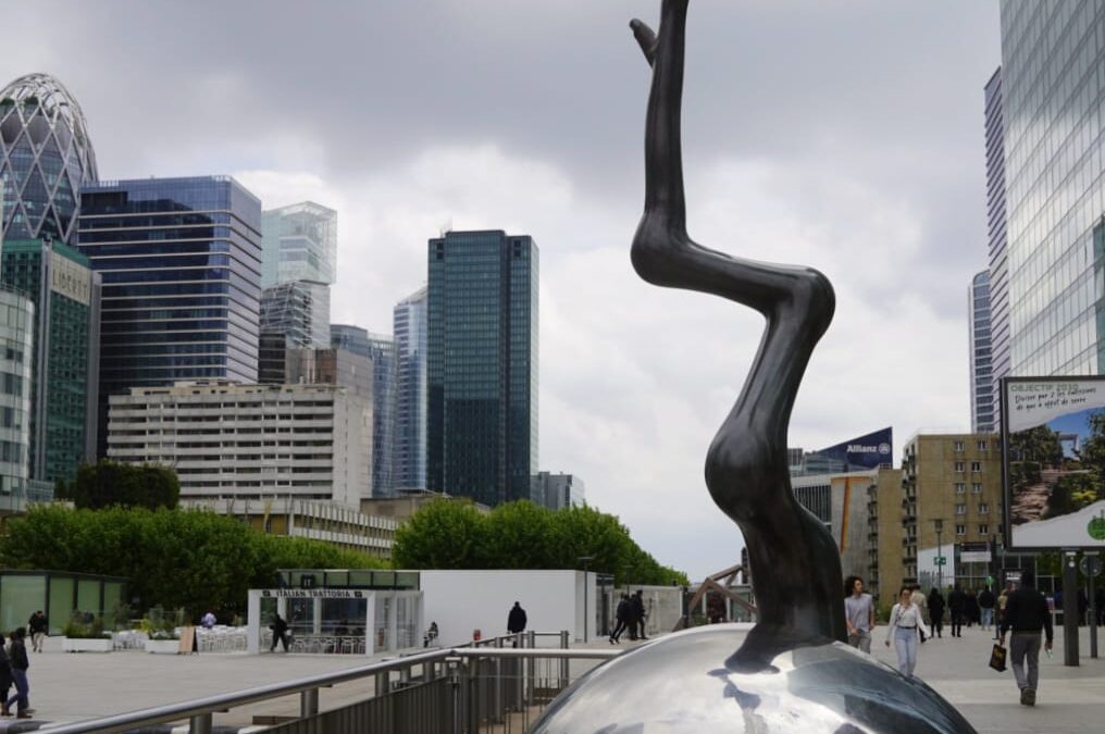 Point Growth, Sprouting amongst La Defense’s Towers